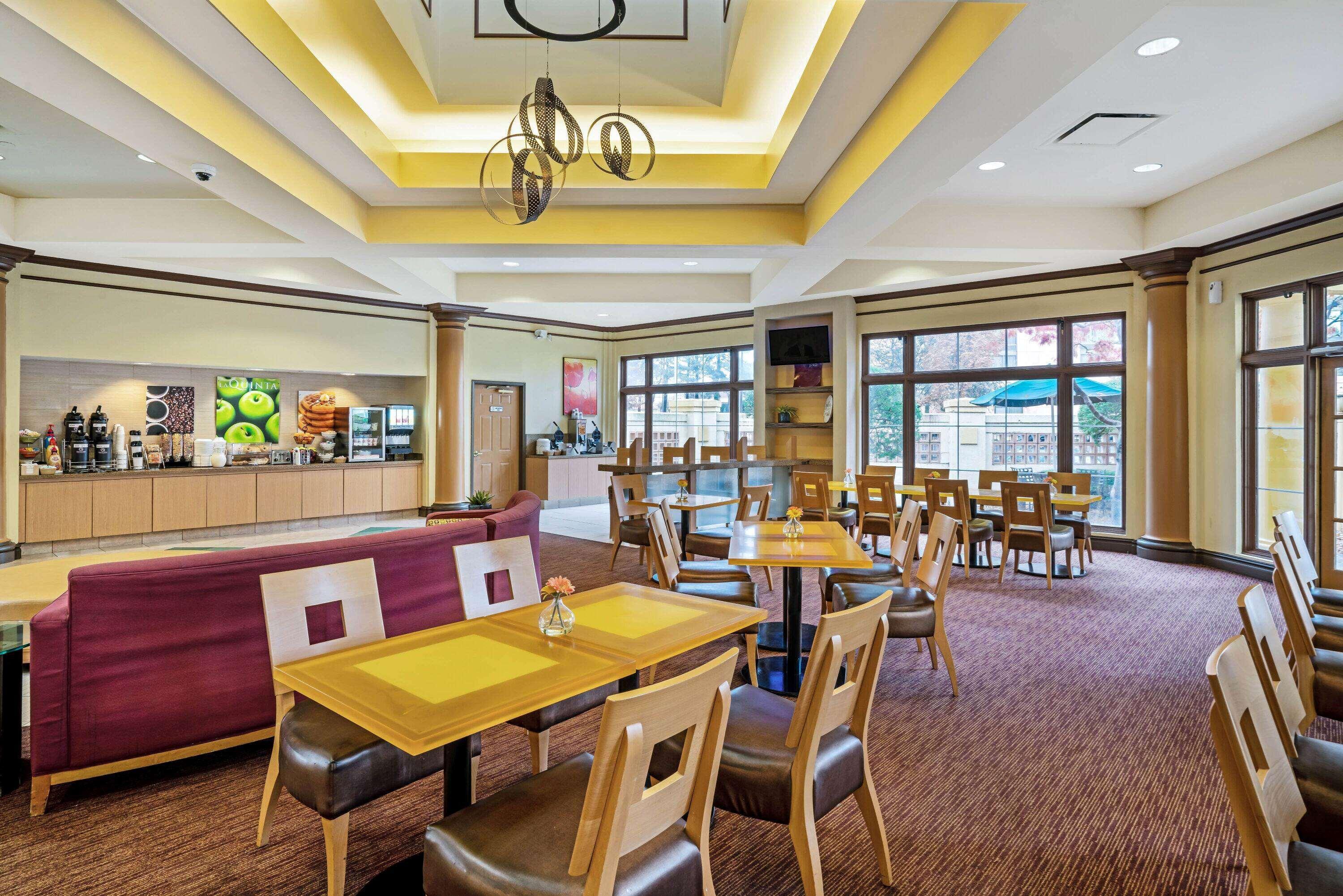 La Quinta By Wyndham Primacy Parkway 3*
