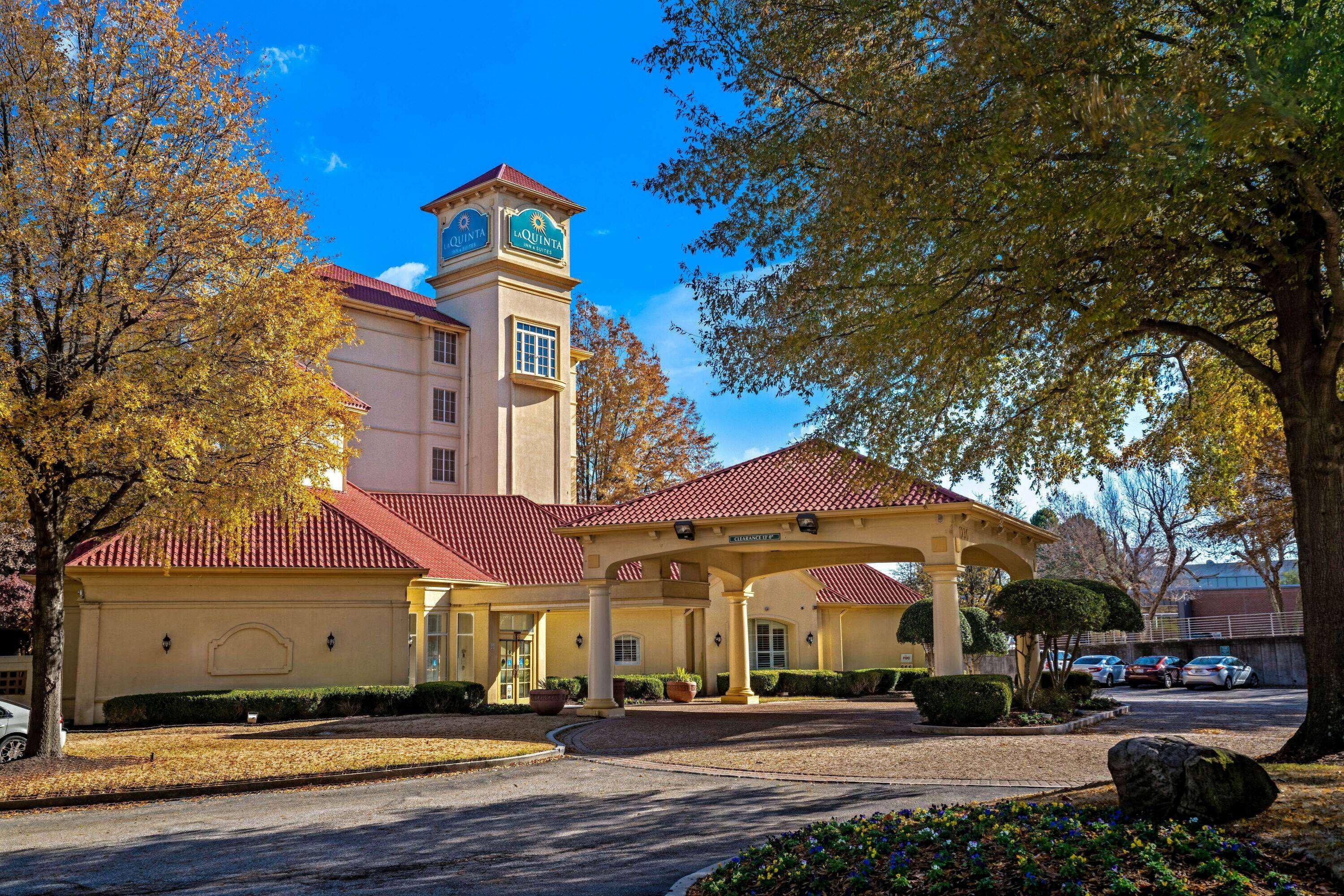 La Quinta By Wyndham Primacy Parkway Hotel