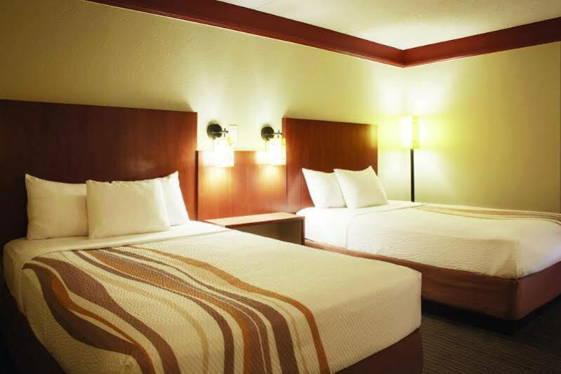 La Quinta By Wyndham Primacy Parkway Hotel